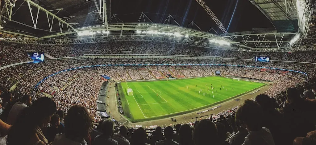 Czym jest i na czym polega spalony w piłce nożnej?